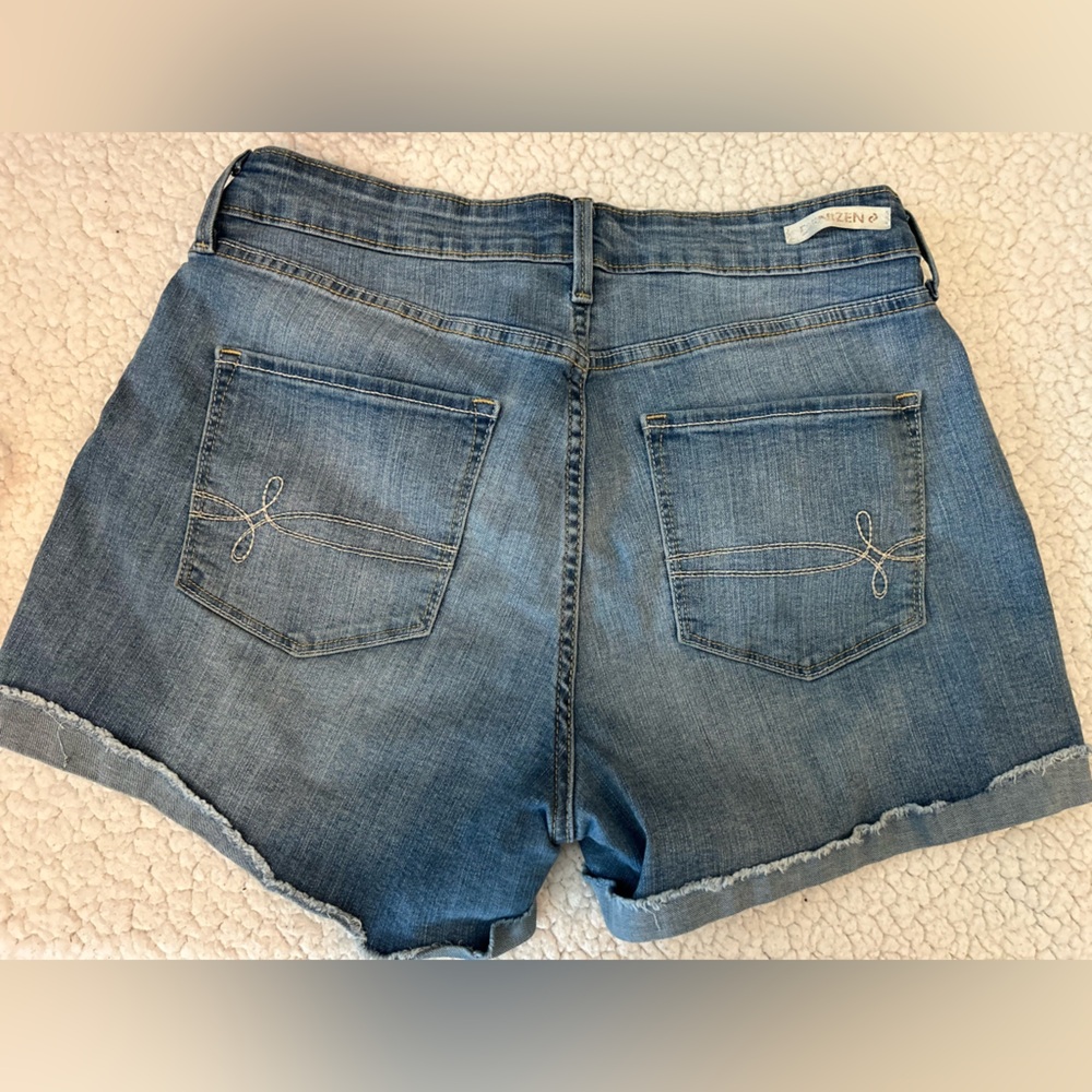 Denizen from Levi's Blue Jean Shorts with Cuffed Hem Women’s Size 8 - Picture 5 of 6